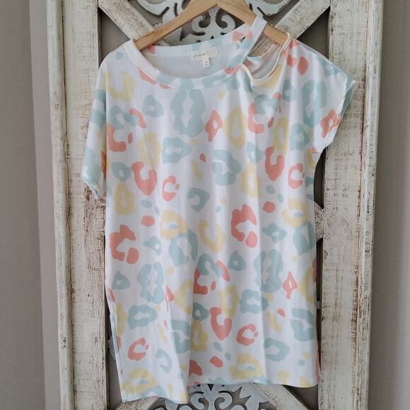 Perfect Peach Women's Short Sleeve Cold Shoulder Dolman T-Shirt Pastel Leopard - Picture 4 of 8